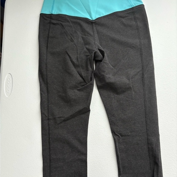 Women’s small Nike crop leggings - Picture 2 of 5